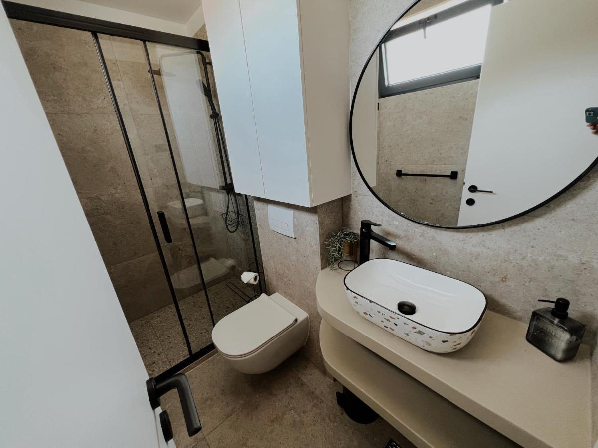 Dawn & Dusk - Modern Two Bedroom Apartment With Mountain Views Cilipi Ngoại thất bức ảnh